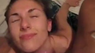 Drolja Radmila Zivkovic dobija kupanje spermom po faci