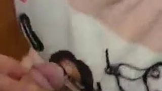 Laura guta spermu